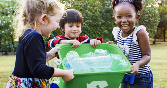 Kinderen recycleren en zorgen voor duurzaamheid